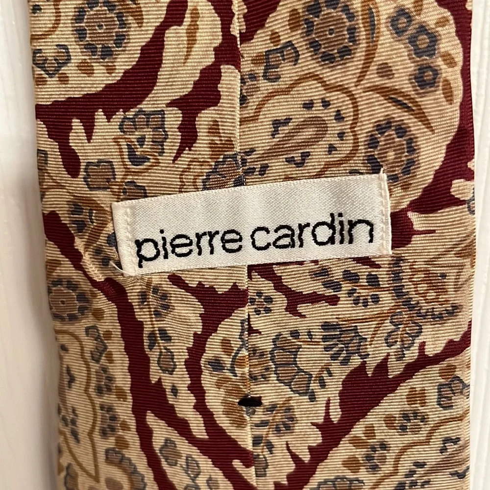 Pierre Cardin Gorgeous Silk Tie with Tan Brown Paisley Print One Size